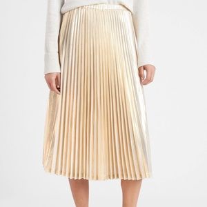 NWT BANANA REPUBLIC GOLD FOIL PLEATED MIDI SKIRTS.